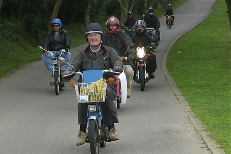 The low horse power bikes complete the course
