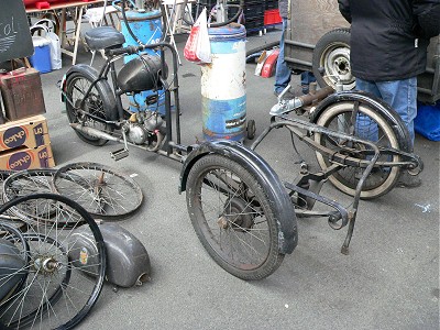 Carrier tricycle chassis
