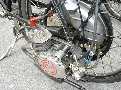 Twin-cylinder Cyclemaster