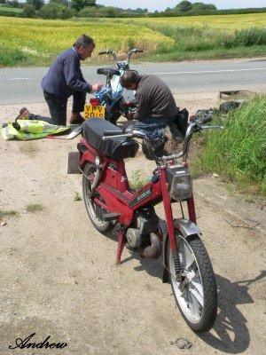 Fixing a fuel blockage on a Mobylette