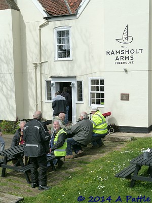 Lunching at the Ramsholt Arms
