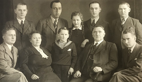 Heinrich and Antonia Stutenbäumer with their children