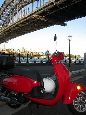 Sachs Amici under Sydney Harbour Bridge