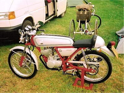 Honda Dream 50 … and that tricycle again Honda Dream 50