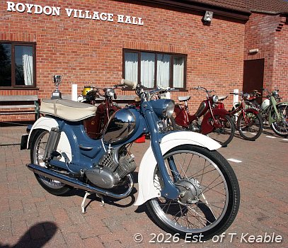 Photo by Terry Keable of the 2003 Roydon Rebels Run