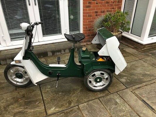 Ariel Three DLX 686J