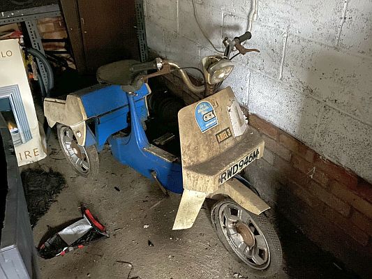 Ariel Three RWD 946M