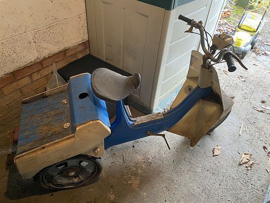 Ariel Three RWD 946M