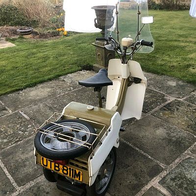 Ariel Three UTB 811M