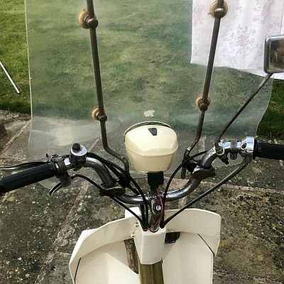 Ariel Three UTB 811M