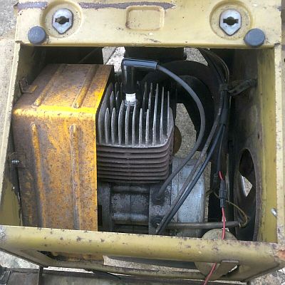 Ariel Three UTB 811M